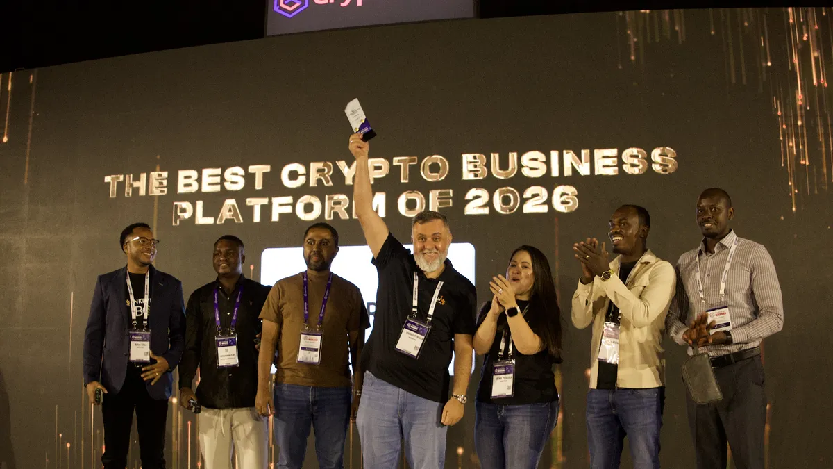 El equipo de Inkryptus en el escenario recibiendo el premio The Best Crypto Business Platform of 2026